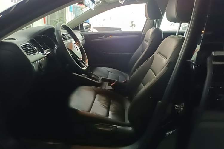Used Volkswagen Sagitar 2018 1.6L Automatic Comfort Model Left Front Seat