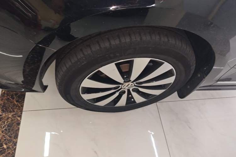 Used Volkswagen Sagitar 2018 1.6L Automatic Comfort Model Left Front Wheel Hub