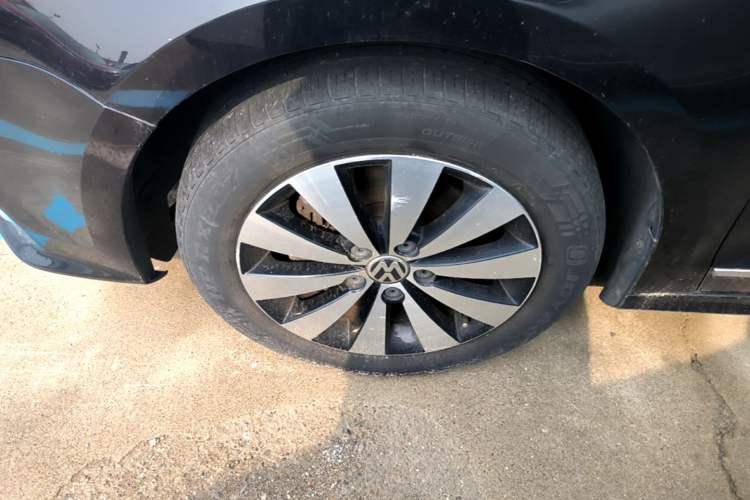 Used Volkswagen Sagitar 2018 280TSI DSG Comfort Model Left Front Wheel Hub