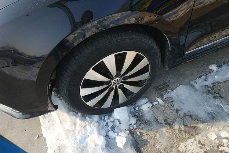 Used Volkswagen Sagitar 2018 1.6L Automatic Comfort Model Left Front Wheel Hub