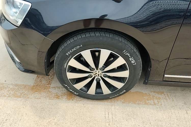 Used Volkswagen Sagitar 2018 280TSI DSG Comfort Model Left Front Wheel Hub