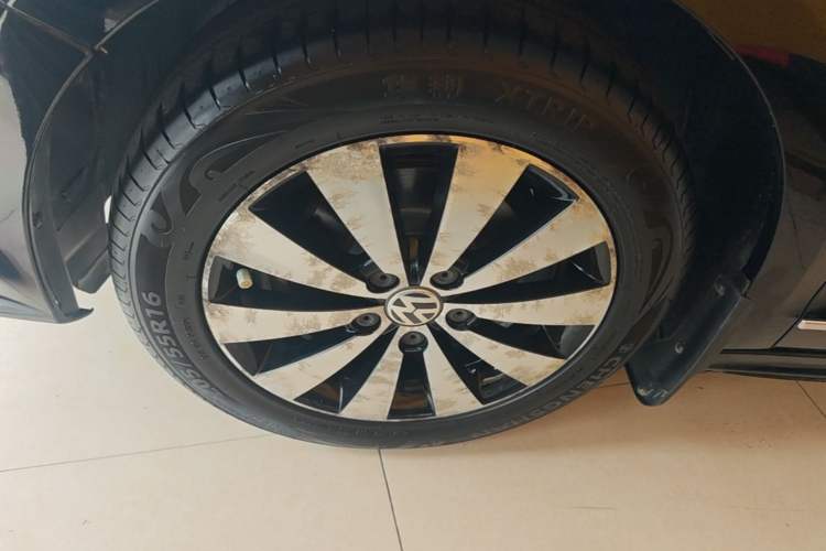 Used Volkswagen Sagitar 2018 1.6L Automatic Comfort Model Left Front Wheel Hub