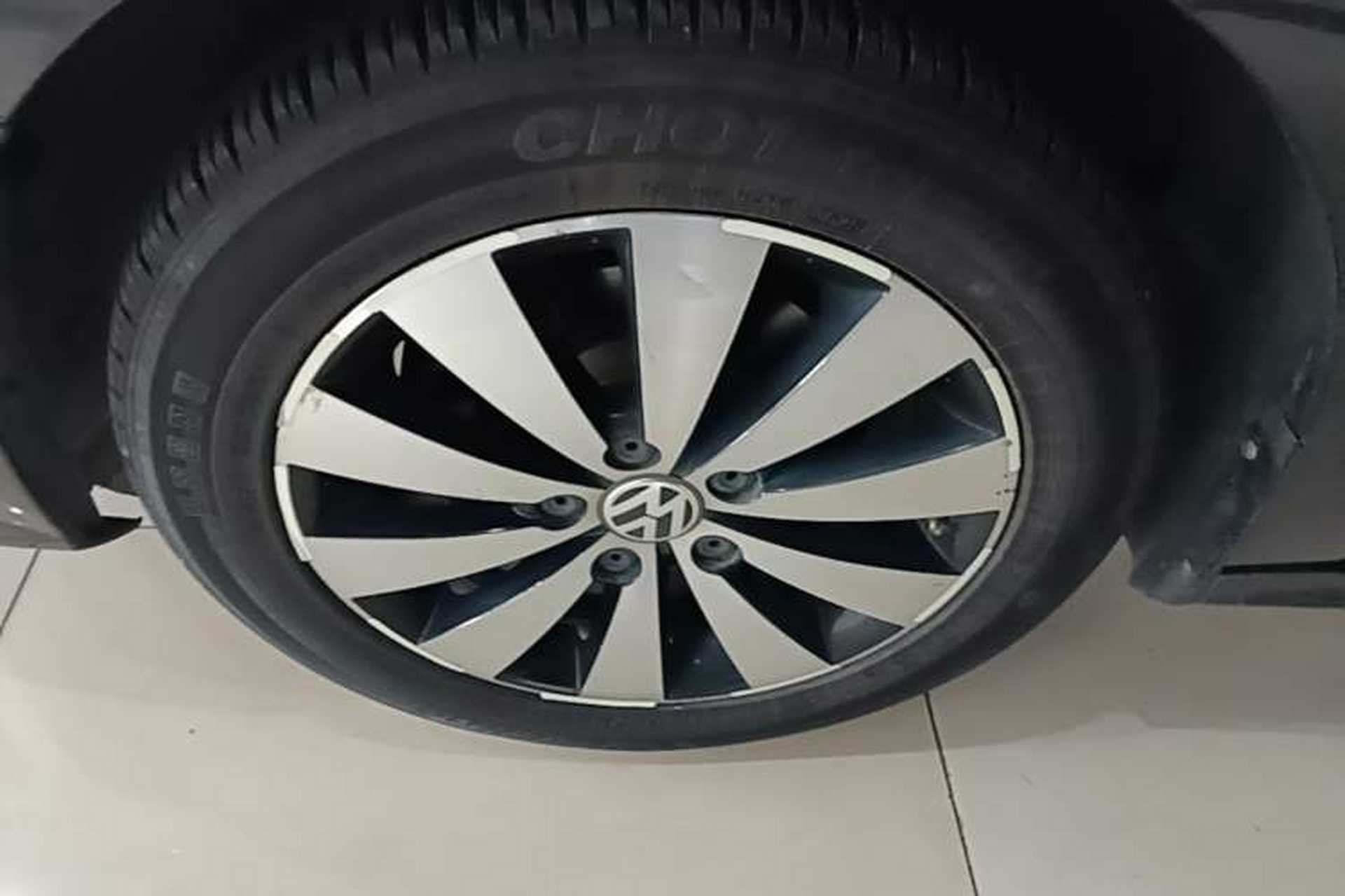 Used Volkswagen Sagitar 2018 1.6L Automatic Comfort Model Left Front Wheel Hub