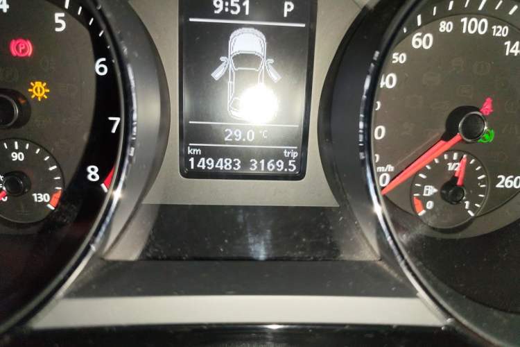 Used Volkswagen Sagitar 2018 280TSI DSG Comfort Model Odometer Close Up