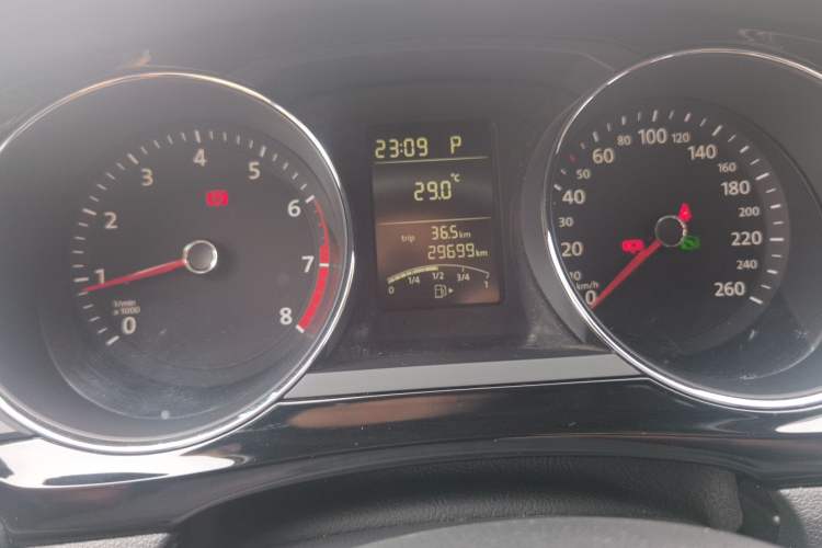 Used Volkswagen Sagitar 2018 1.6L Automatic Comfort Model Odometer Close Up