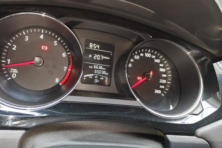 Used Volkswagen Sagitar 2018 1.6L Manual Comfort Model Odometer Close Up
