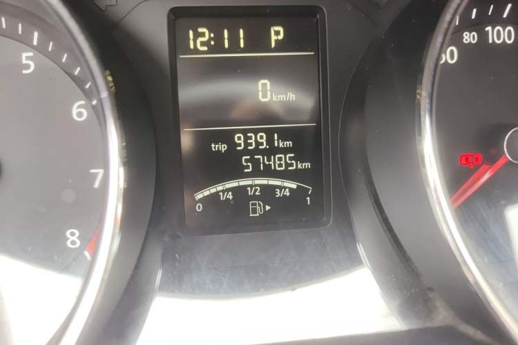 Used Volkswagen Sagitar 2018 1.6L Automatic Comfort Model Odometer Close Up