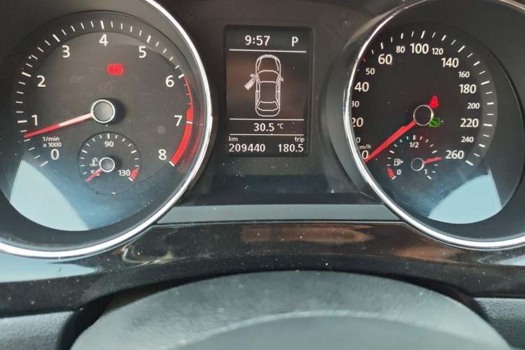 Used Volkswagen Sagitar 2018 180TSI DSG Prestige Edition Odometer Close Up