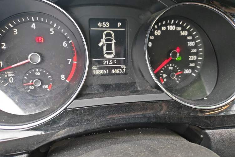 Used Volkswagen Sagitar 2018 280TSI DSG Comfort Model Odometer Close Up