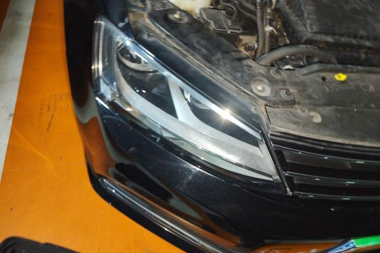 Used Volkswagen Sagitar 2018 280TSI DSG Comfort Model Right Front Headlight