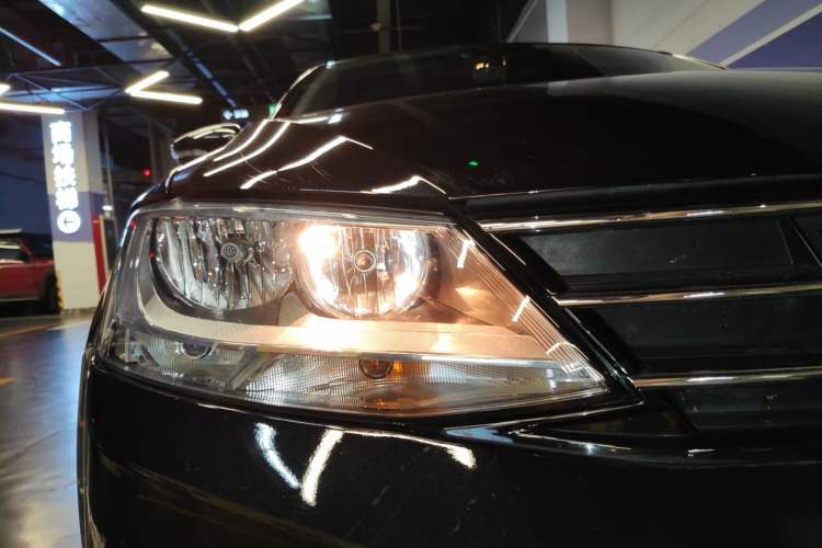 Used Volkswagen Sagitar 2018 1.6L Automatic Comfort Model Right Front Headlight