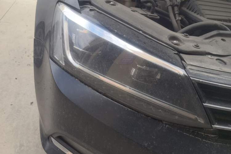 Used Volkswagen Sagitar 2018 180TSI DSG Prestige Edition Right Front Headlight