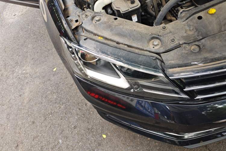 Used Volkswagen Sagitar 2018 280TSI DSG Ignite Edition Right Front Headlight