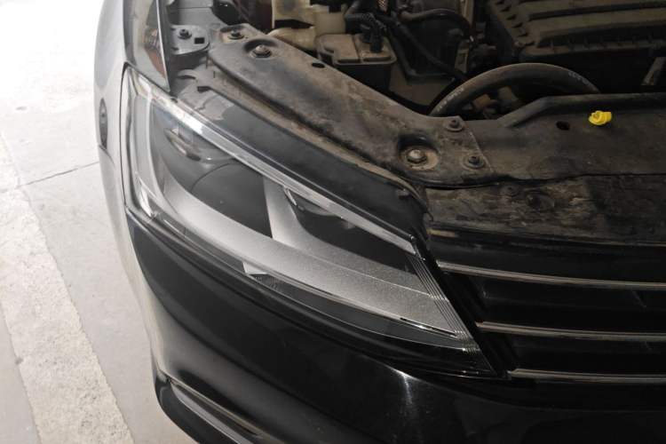 Used Volkswagen Sagitar 2018 1.6L Manual Comfort Model Right Front Headlight