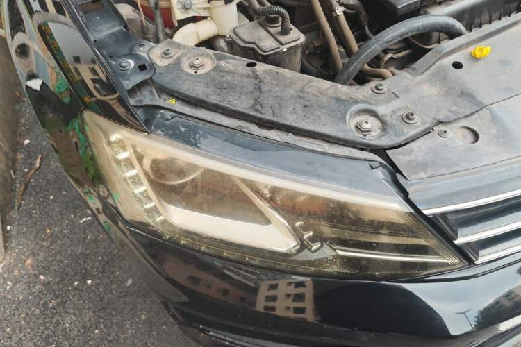Used Volkswagen Sagitar 2018 280TSI DSG Ignite Edition Right Front Headlight