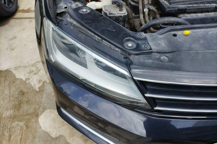 Used Volkswagen Sagitar 2018 180TSI DSG Prestige Edition Right Front Headlight