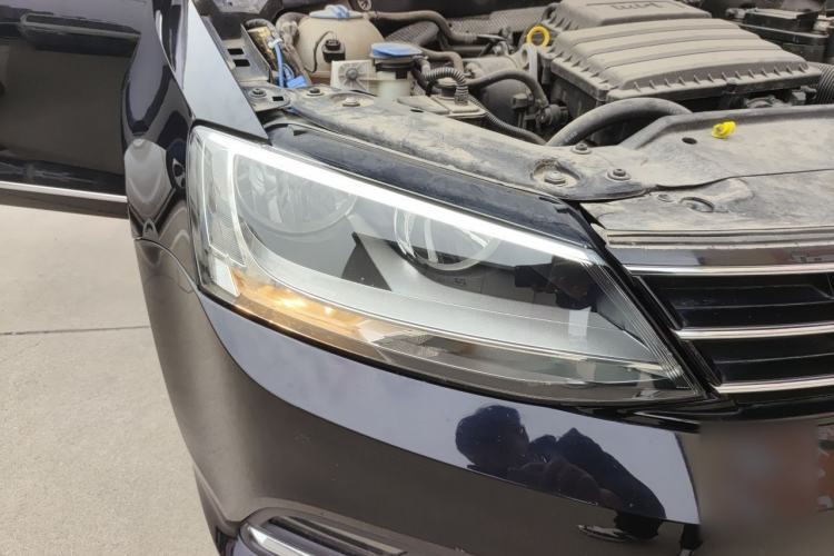 Used Volkswagen Sagitar 2018 1.6L Automatic Comfort Model Right Front Headlight