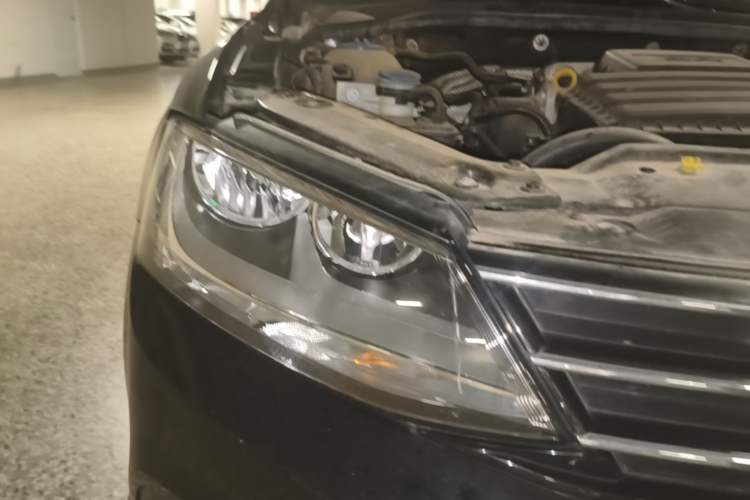 Used Volkswagen Sagitar 2018 1.6L Automatic Comfort Model Right Front Headlight