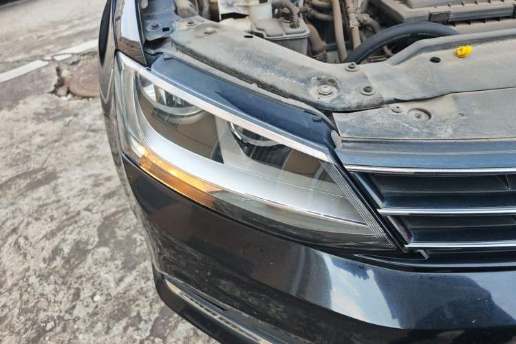 Used Volkswagen Sagitar 2018 280TSI DSG Comfort Model Right Front Headlight