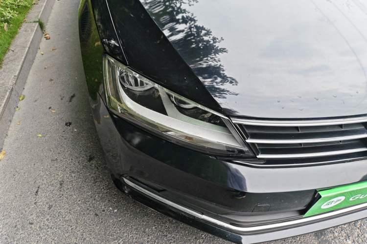 Used Volkswagen Sagitar 2018 280TSI DSG Comfort Model Right Front Headlight