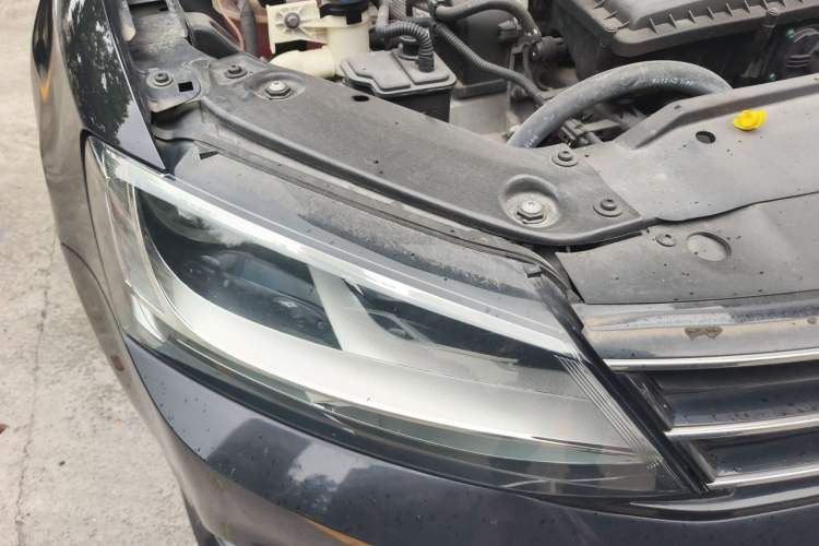 Used Volkswagen Sagitar 2018 1.6L Automatic Comfort Model Right Front Headlight