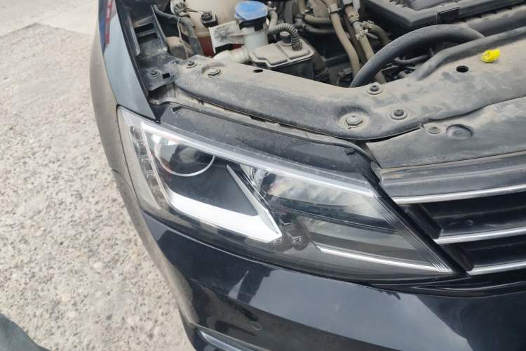 Used Volkswagen Sagitar 2018 280TSI DSG Luxury Model Right Front Headlight