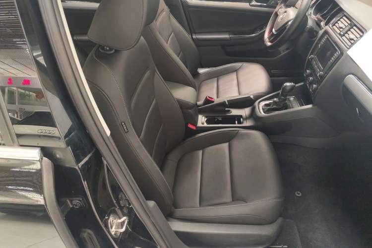 Used Volkswagen Sagitar 2018 280TSI DSG Ignite Edition Right Front Seat