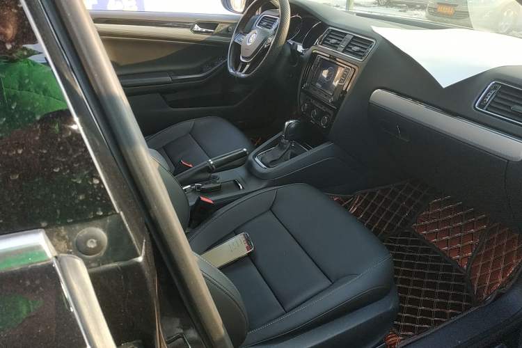 Used Volkswagen Sagitar 2018 1.6L Automatic Comfort Model Right Front Seat