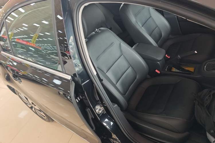 Used Volkswagen Sagitar 2018 1.6L Automatic Comfort Model Right Front Seat