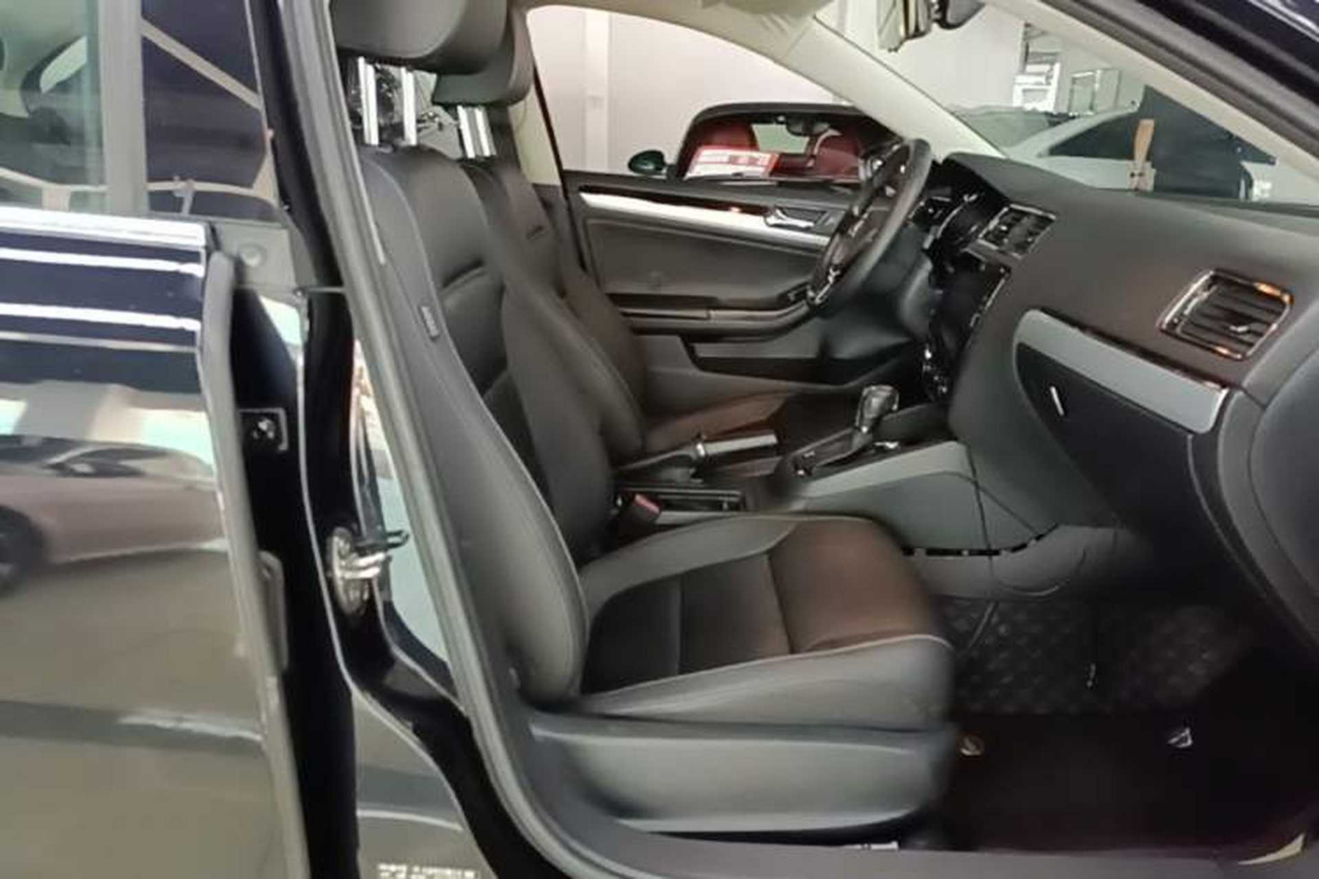 Used Volkswagen Sagitar 2018 1.6L Automatic Comfort Model Right Front Seat