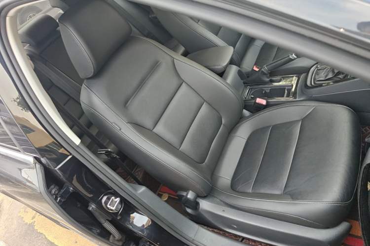 Used Volkswagen Sagitar 2018 1.6L Automatic Comfort Model Right Front Seat