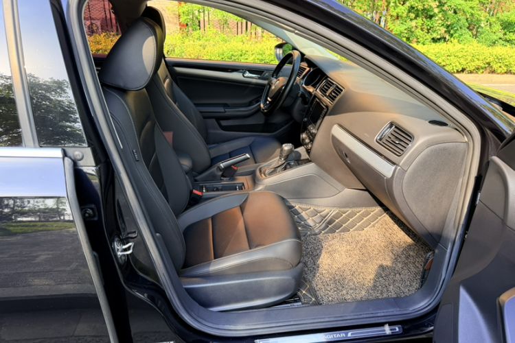 Used Volkswagen Sagitar 2018 280TSI DSG Ignite Edition Right Front Seat
