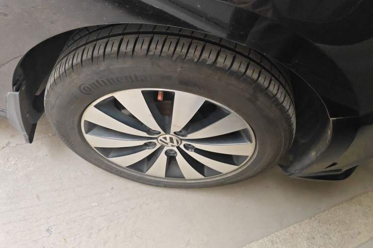 Used Volkswagen Sagitar 2018 1.6L Manual Comfort Model Right Front Wheel Hub
