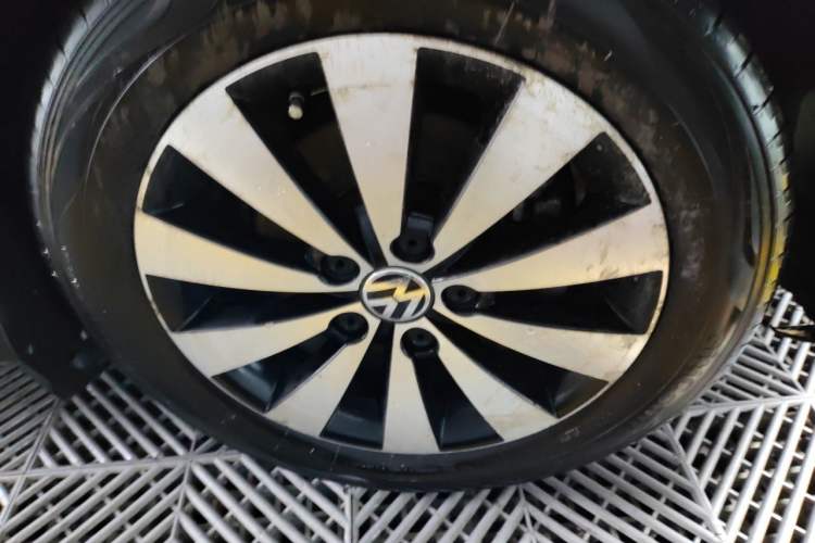 Used Volkswagen Sagitar 2018 280TSI DSG Comfort Model Right Front Wheel Hub