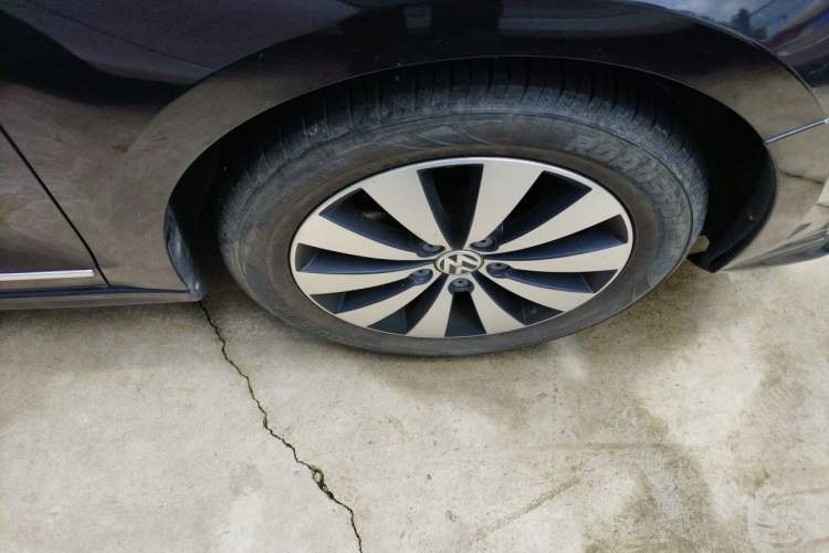 Used Volkswagen Sagitar 2018 180TSI DSG Prestige Edition Right Front Wheel Hub