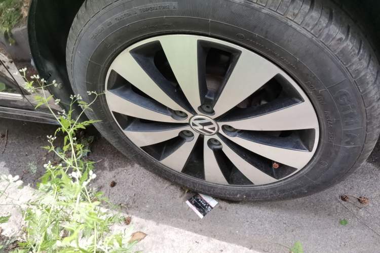 Used Volkswagen Sagitar 2018 1.6L Automatic Comfort Model Right Front Wheel Hub