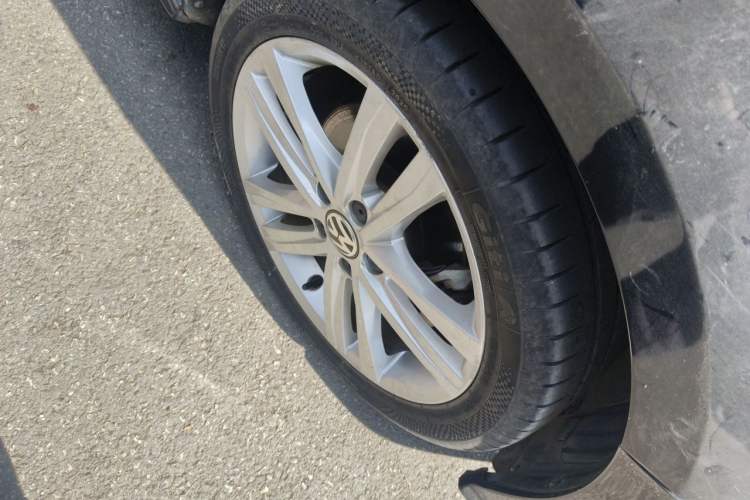 Used Volkswagen Sagitar 2018 280TSI DSG Ignite Edition Right Front Wheel Hub