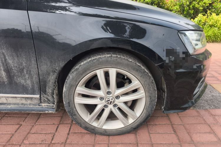 Used Volkswagen Sagitar 2018 280TSI DSG Ignite Edition Right Front Wheel Hub