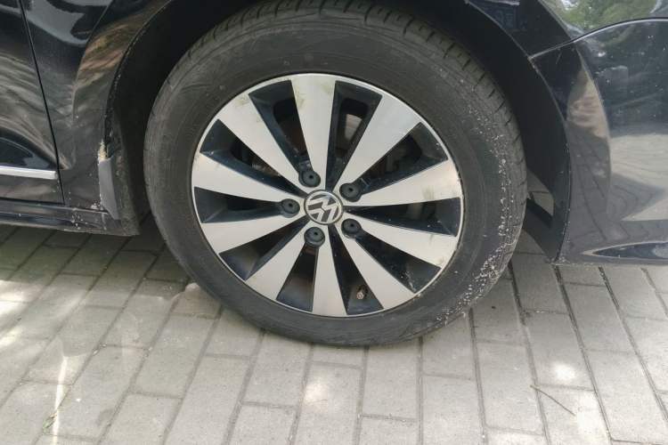 Used Volkswagen Sagitar 2018 180TSI DSG Prestige Edition Right Front Wheel Hub
