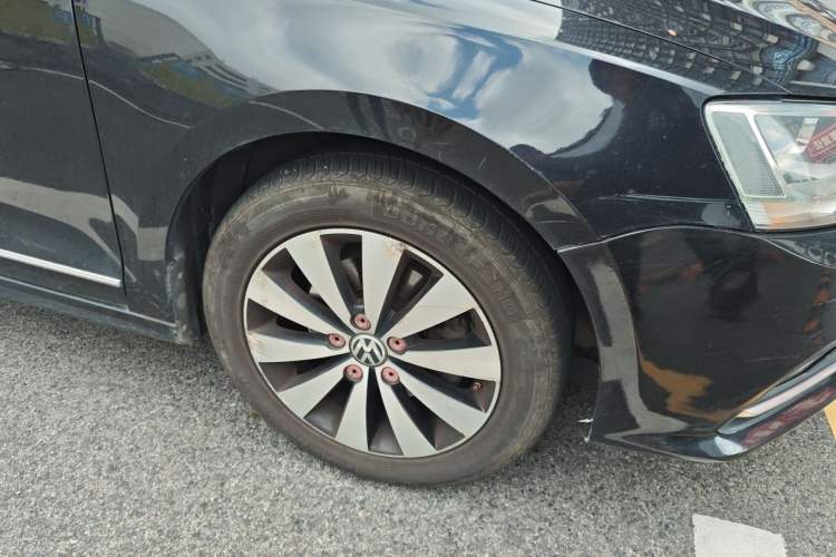 Used Volkswagen Sagitar 2018 180TSI DSG Prestige Edition Right Front Wheel Hub