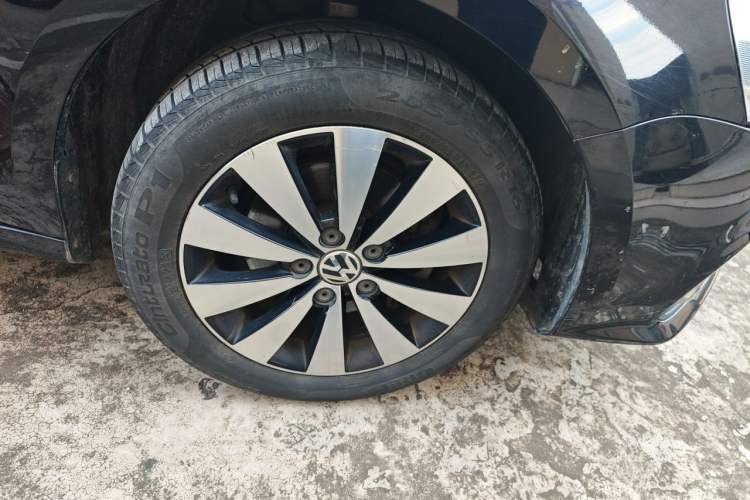 Used Volkswagen Sagitar 2018 280TSI DSG Comfort Model Right Front Wheel Hub