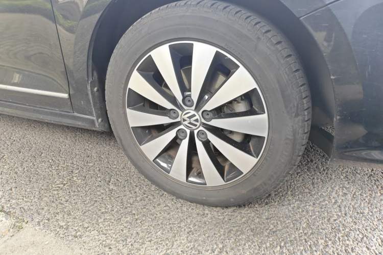 Used Volkswagen Sagitar 2018 280TSI DSG Comfort Model Right Front Wheel Hub