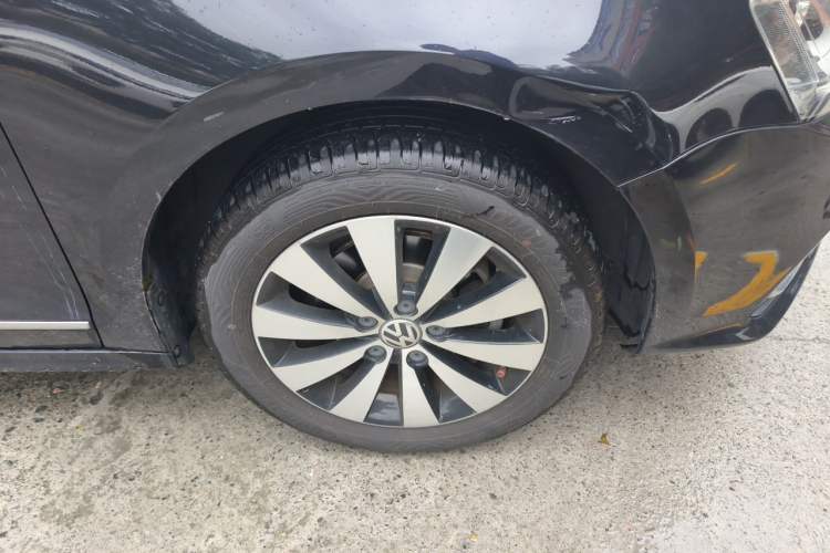 Used Volkswagen Sagitar 2018 1.6L Automatic Comfort Model Right Front Wheel Hub