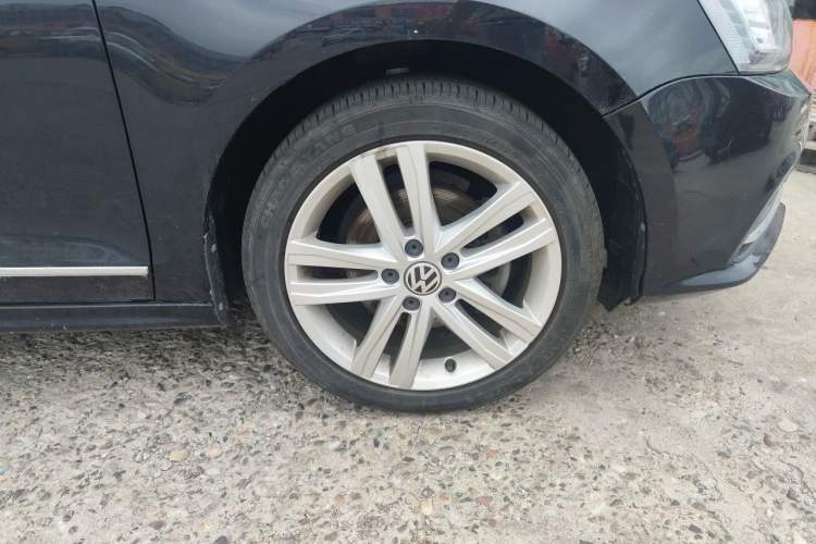 Used Volkswagen Sagitar 2018 280TSI DSG Luxury Model Right Front Wheel Hub