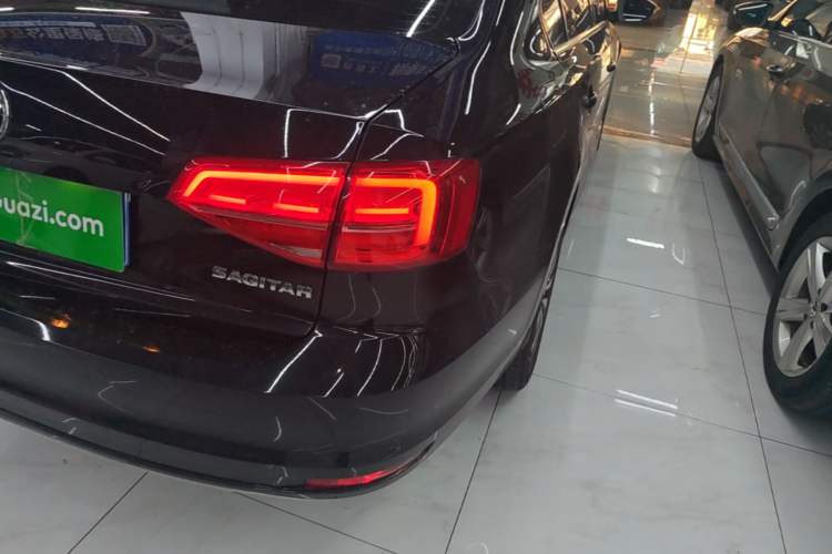 Used Volkswagen Sagitar 2018 1.6L Automatic Comfort Model Right Rear Taillight