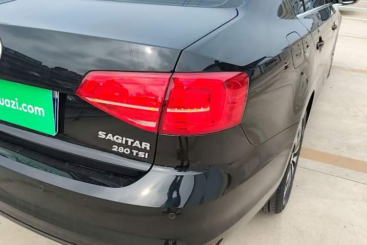 Used Volkswagen Sagitar 2018 280TSI DSG Comfort Model Right Rear Taillight