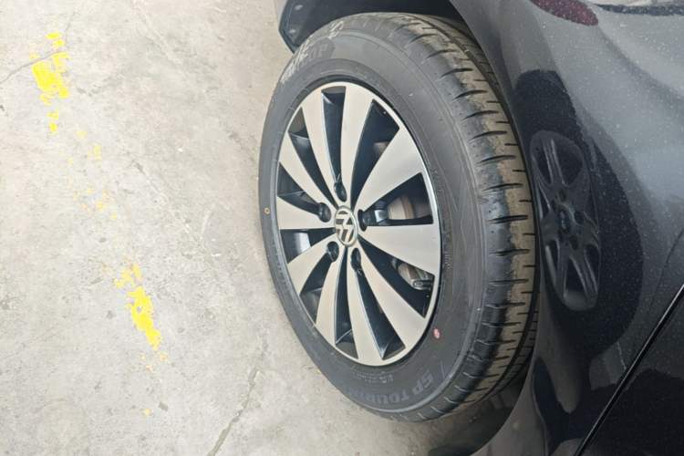 Used Volkswagen Sagitar 2018 1.6L Automatic Comfort Model Right Rear Wheel Hub