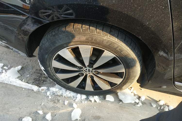 Used Volkswagen Sagitar 2018 1.6L Automatic Comfort Model Right Rear Wheel Hub