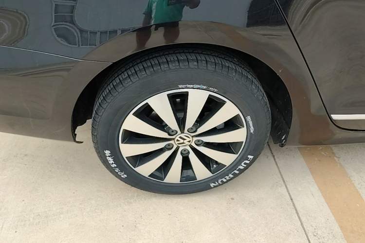Used Volkswagen Sagitar 2018 280TSI DSG Comfort Model Right Rear Wheel Hub
