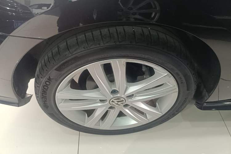 Used Volkswagen Sagitar 2018 280TSI DSG Ignite Edition Right Rear Wheel Hub